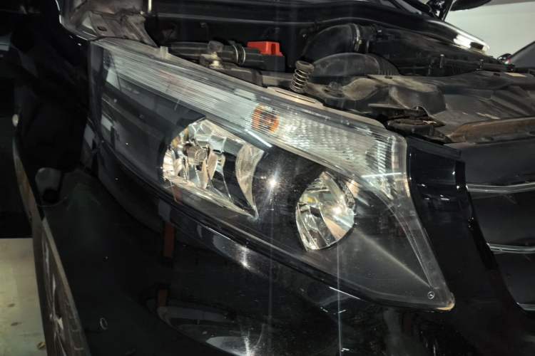 Used Mercedes-Benz Vito 2021 2.0T Elite Version 7 Seats Right Front Headlight