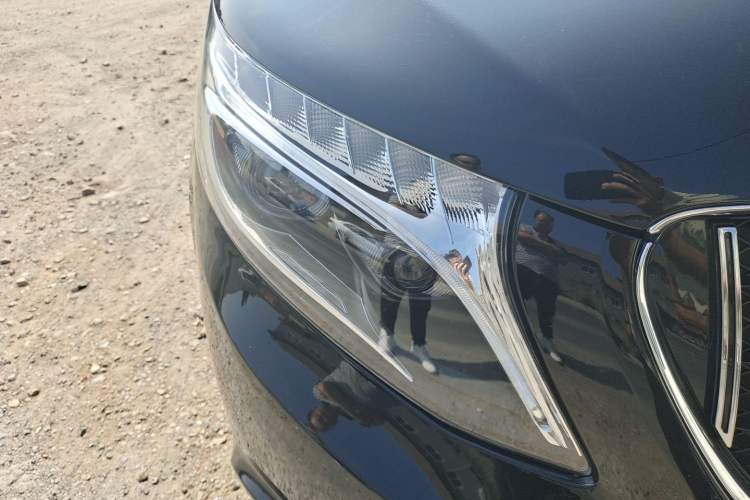 Used Mercedes-Benz Vito 2021 2.0T Elite Version 7 Seats Right Front Headlight