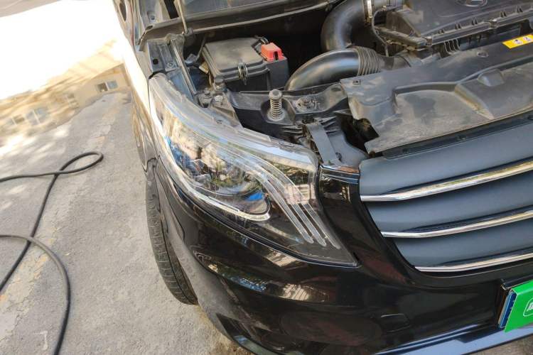 Used Mercedes-Benz Vito 2021 2.0T Elite Version 7 Seats Right Front Headlight