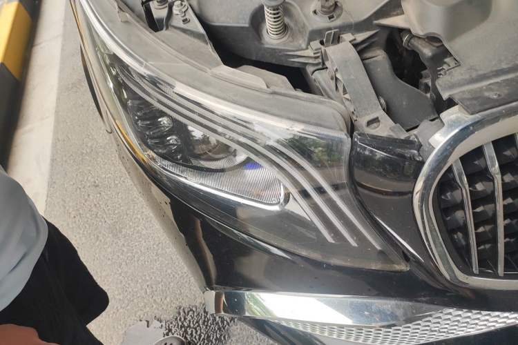 Used Mercedes-Benz Vito 2021 2.0T Elite Version 7 Seats Right Front Headlight