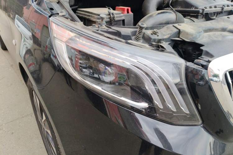 Used Mercedes-Benz Vito 2021 2.0T Elite Version 7 Seats Right Front Headlight