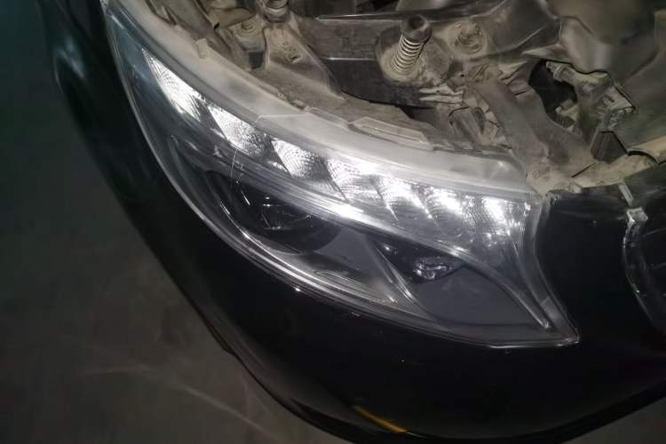 Used Mercedes-Benz Vito 2021 2.0T Business Version 7 Seats Right Front Headlight