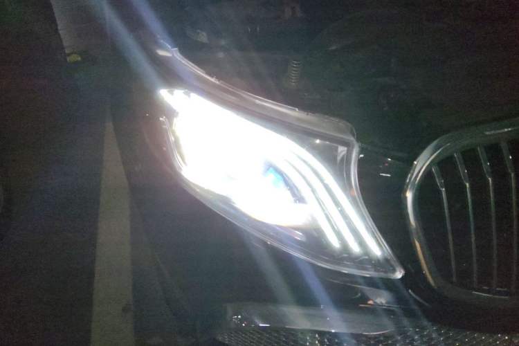 Used Mercedes-Benz Vito 2021 2.0T Business Version 7 Seats Right Front Headlight
