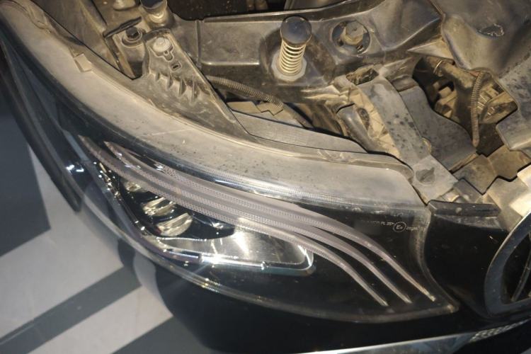Used Mercedes-Benz Vito 2021 2.0T Business Version 7 Seats Right Front Headlight