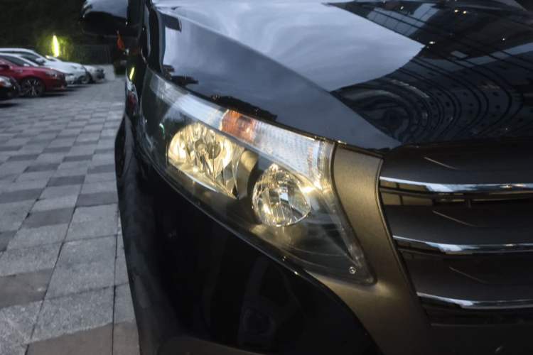 Used Mercedes-Benz Vito 2021 2.0T Elite Version 7 Seats Right Front Headlight