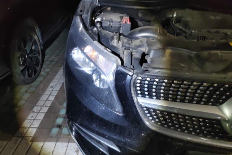 Used Mercedes-Benz Vito 2021 2.0T Business Version 7 Seats Right Front Headlight