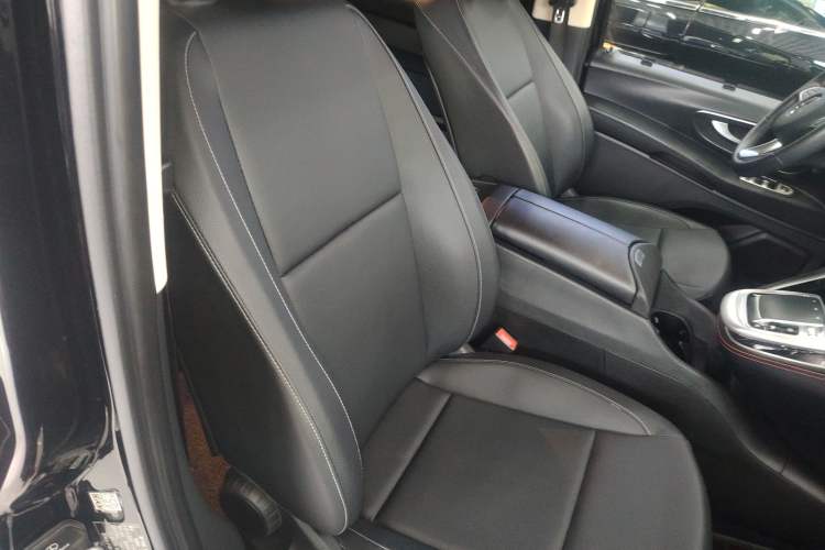 Used Mercedes-Benz Vito 2021 2.0T Business Version 7 Seats Right Front Seat