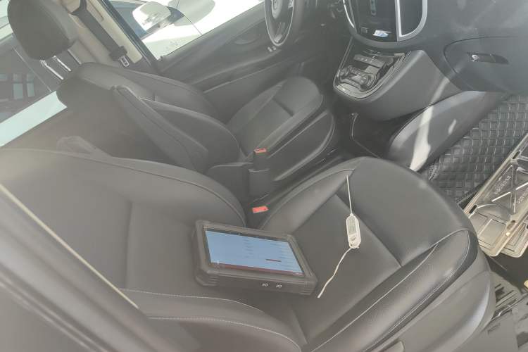 Used Mercedes-Benz Vito 2021 2.0T Elite Version 7 Seats Right Front Seat