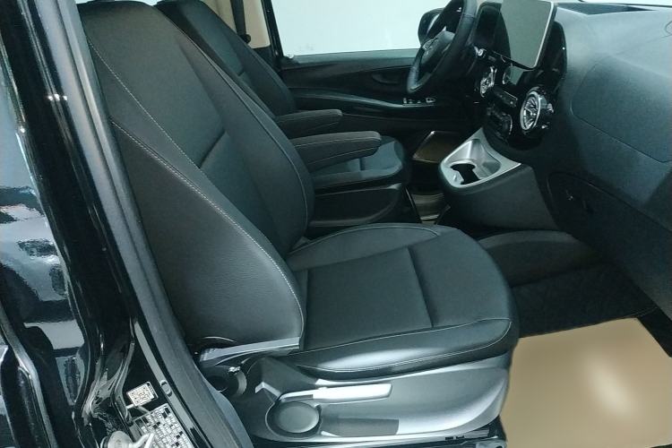 Used Mercedes-Benz Vito 2021 2.0T Elite Version 7 Seats Right Front Seat