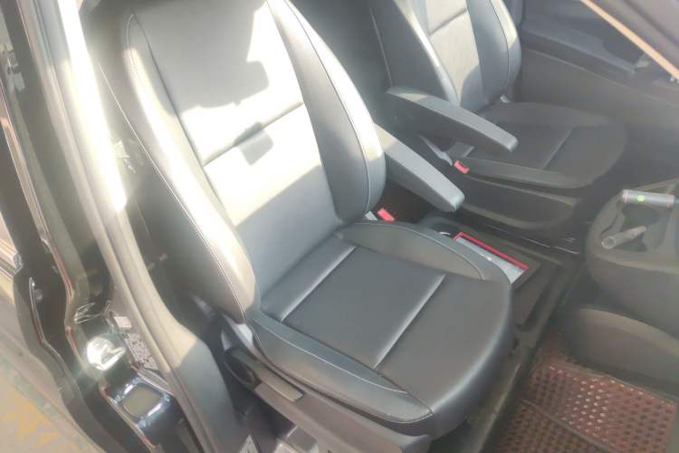 Used Mercedes-Benz Vito 2021 2.0T Elite Version 7 Seats Right Front Seat