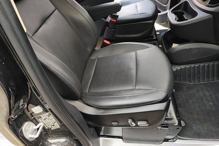 Used Mercedes-Benz Vito 2021 2.0T Elite Version 7 Seats Right Front Seat