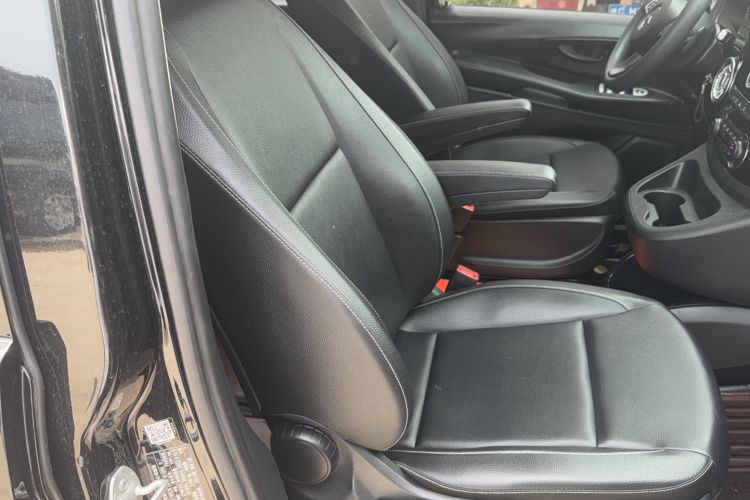 Used Mercedes-Benz Vito 2021 2.0T Elite Version 7 Seats Right Front Seat