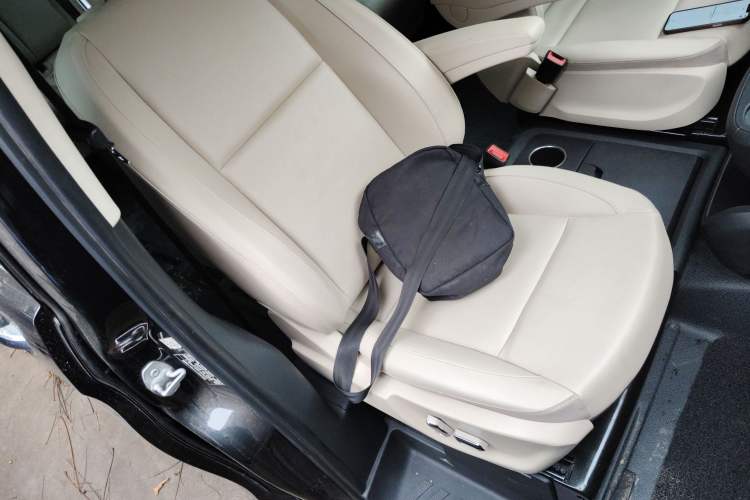 Used Mercedes-Benz Vito 2021 2.0T Elite Version 7 Seats Right Front Seat