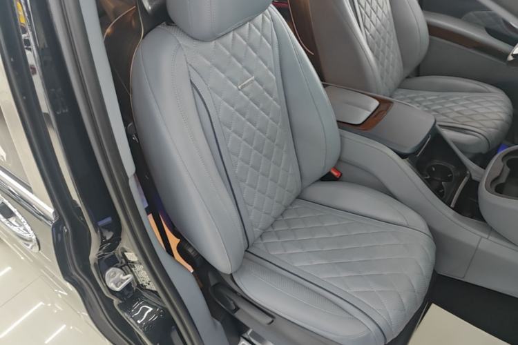 Used Mercedes-Benz Vito 2021 2.0T Business Version 7 Seats Right Front Seat