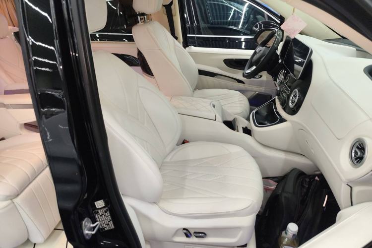 Used Mercedes-Benz Vito 2021 2.0T Elite Version 7 Seats Right Front Seat