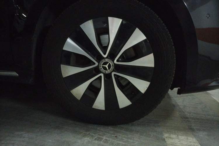 Used Mercedes-Benz Vito 2021 2.0T Business Version 7 Seats Right Front Wheel Hub