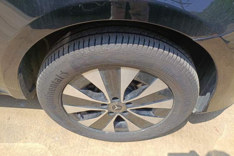 Used Mercedes-Benz Vito 2021 2.0T Elite Version 7 Seats Right Front Wheel Hub