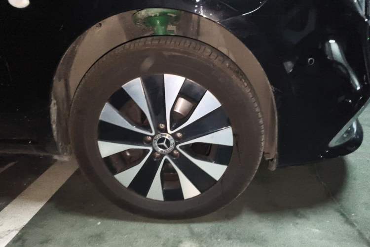 Used Mercedes-Benz Vito 2021 2.0T Business Version 7 Seats Right Front Wheel Hub
