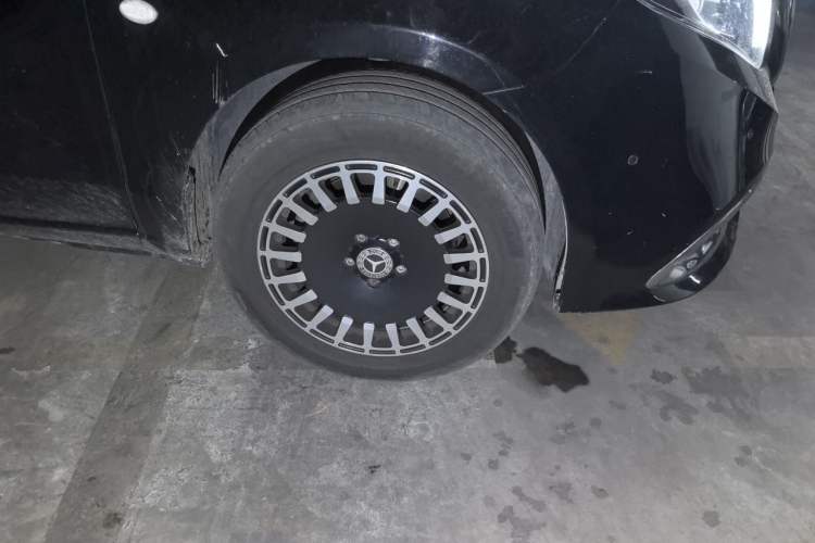 Used Mercedes-Benz Vito 2021 2.0T Elite Version 7 Seats Right Front Wheel Hub