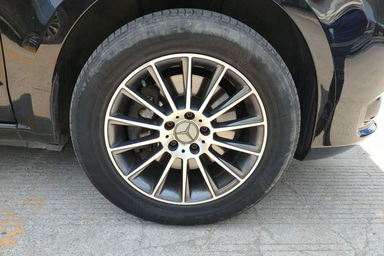 Used Mercedes-Benz Vito 2021 2.0T Elite Version 7 Seats Right Front Wheel Hub