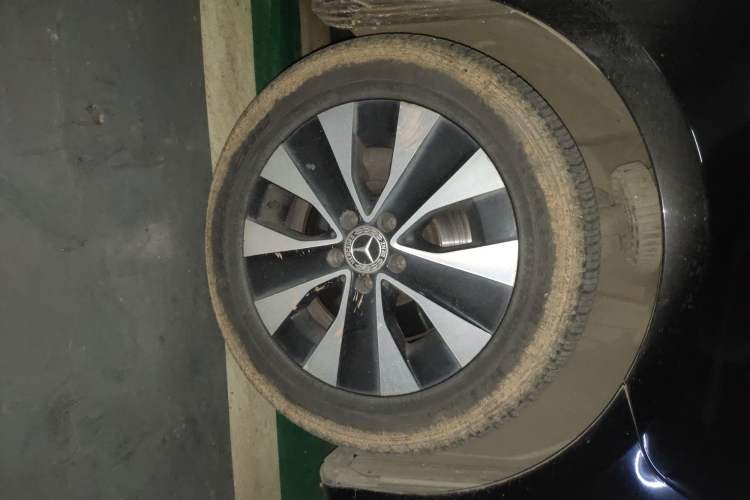 Used Mercedes-Benz Vito 2021 2.0T Elite Version 7 Seats Right Front Wheel Hub