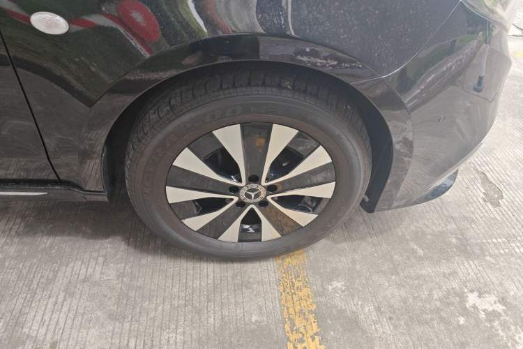 Used Mercedes-Benz Vito 2021 2.0T Business Version 7 Seats Right Front Wheel Hub