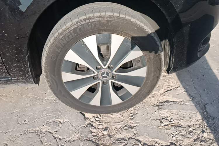 Used Mercedes-Benz Vito 2021 2.0T Elite Version 7 Seats Right Front Wheel Hub