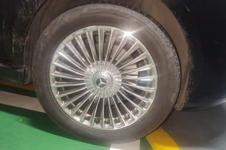 Used Mercedes-Benz Vito 2021 2.0T Business Version 7 Seats Right Front Wheel Hub