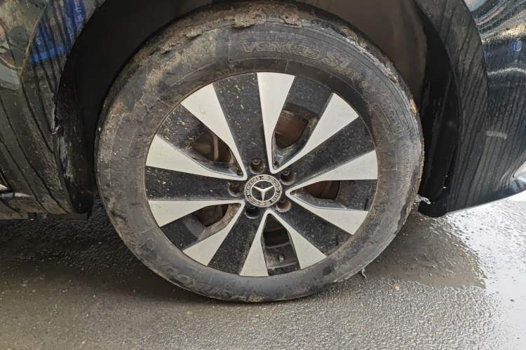 Used Mercedes-Benz Vito 2021 2.0T Elite Version 7 Seats Right Front Wheel Hub