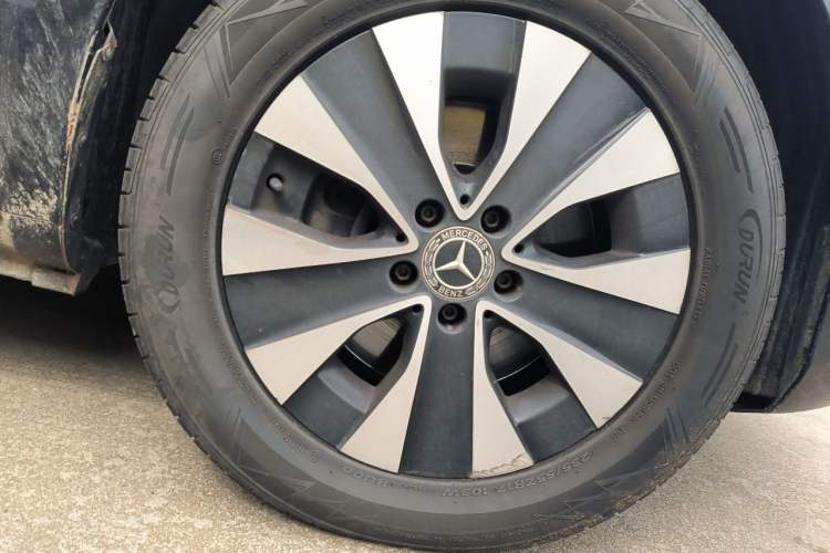 Used Mercedes-Benz Vito 2021 2.0T Elite Version 7 Seats Right Front Wheel Hub