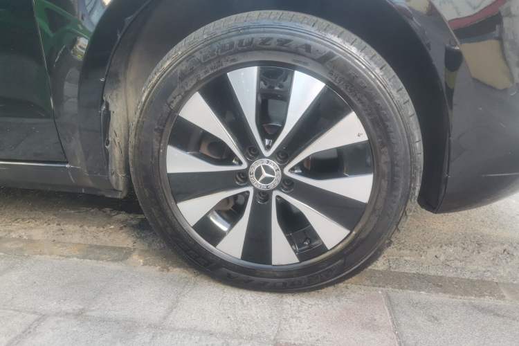 Used Mercedes-Benz Vito 2021 2.0T Elite Version 7 Seats Right Front Wheel Hub