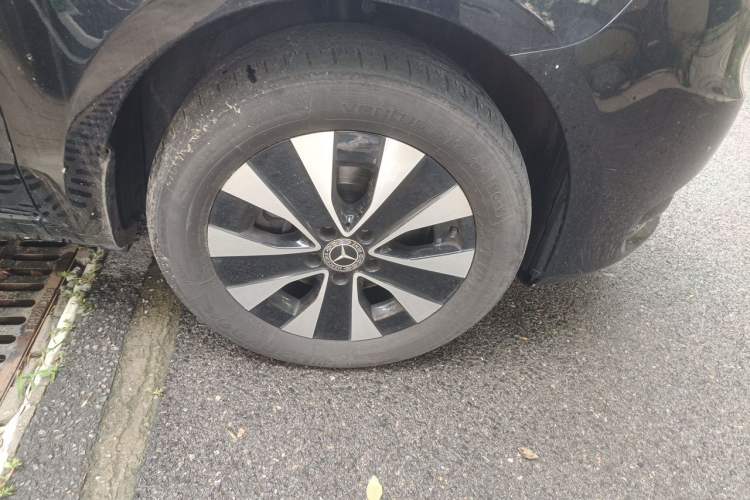 Used Mercedes-Benz Vito 2021 2.0T Elite Version 7 Seats Right Front Wheel Hub