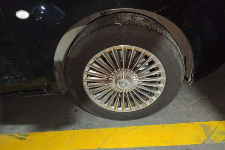 Used Mercedes-Benz Vito 2021 2.0T Elite Version 7 Seats Right Front Wheel Hub