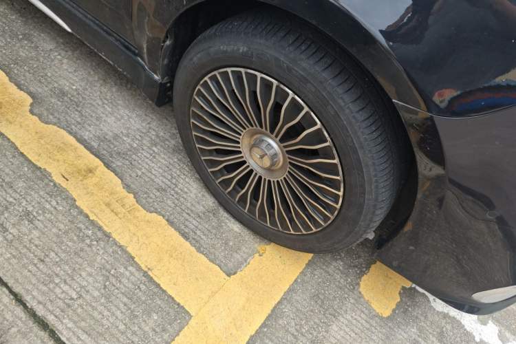 Used Mercedes-Benz Vito  Right Front Wheel Hub