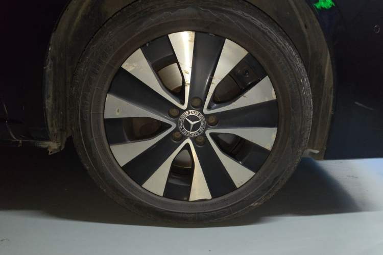 Used Mercedes-Benz Vito 2021 2.0T Business Version 7 Seats Right Front Wheel Hub