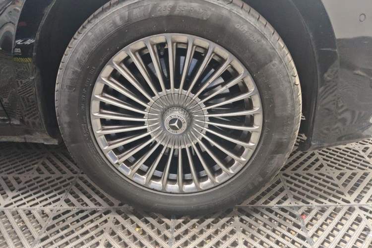 Used Mercedes-Benz Vito 2021 2.0T Elite Version 7 Seats Right Front Wheel Hub
