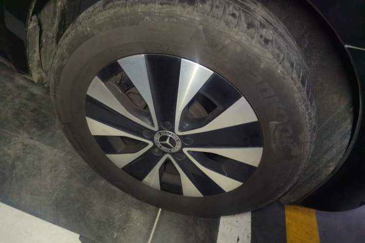 Used Mercedes-Benz Vito 2021 2.0T Elite Version 7 Seats Right Front Wheel Hub