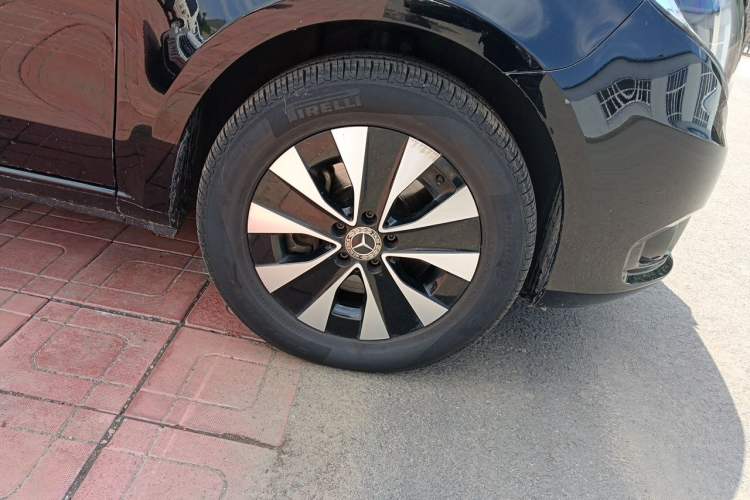 Used Mercedes-Benz Vito 2021 2.0T Elite Version 7 Seats Right Front Wheel Hub