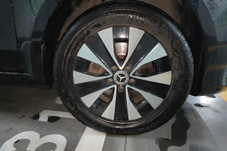 Used Mercedes-Benz Vito 2021 2.0T Elite Version 9 Seats Right Front Wheel Hub