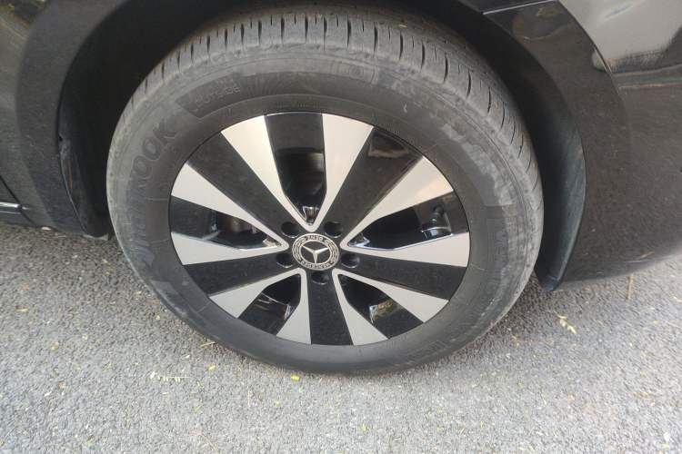 Used Mercedes-Benz Vito 2021 2.0T Elite Version 7 Seats Right Front Wheel Hub