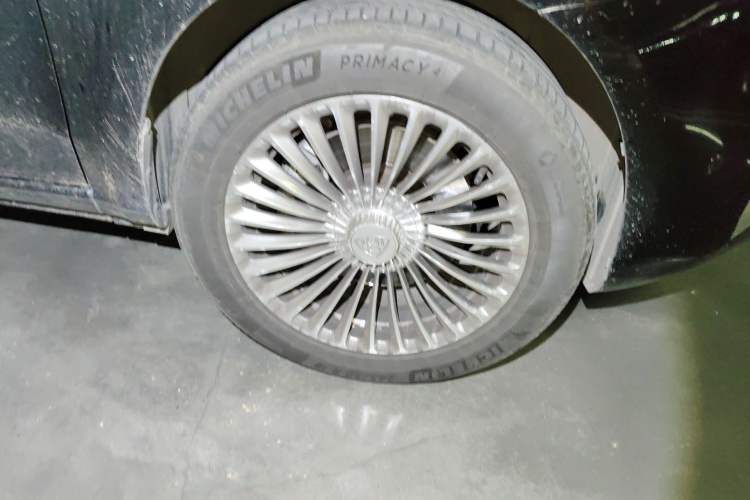 Used Mercedes-Benz Vito 2021 2.0T Elite Version 7 Seats Right Front Wheel Hub