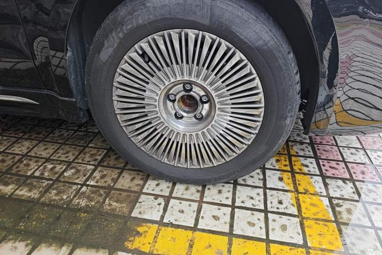 Used Mercedes-Benz Vito 2021 2.0T Elite Version 7 Seats Right Front Wheel Hub