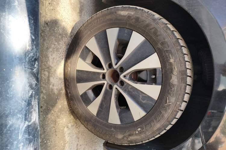 Used Mercedes-Benz Vito 2021 2.0T Elite Version 7 Seats Right Front Wheel Hub