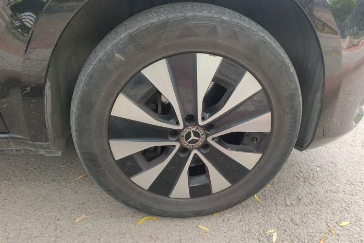 Used Mercedes-Benz Vito 2021 2.0T Business Version 7 Seats Right Front Wheel Hub