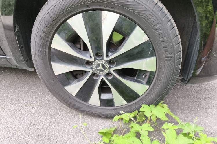 Used Mercedes-Benz Vito 2021 2.0T Elite Version 7 Seats Right Front Wheel Hub