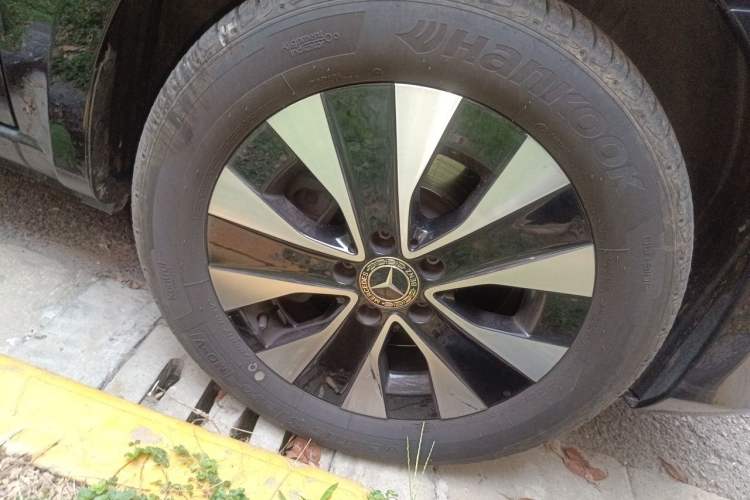 Used Mercedes-Benz Vito 2021 2.0T Elite Version 7 Seats Right Front Wheel Hub
