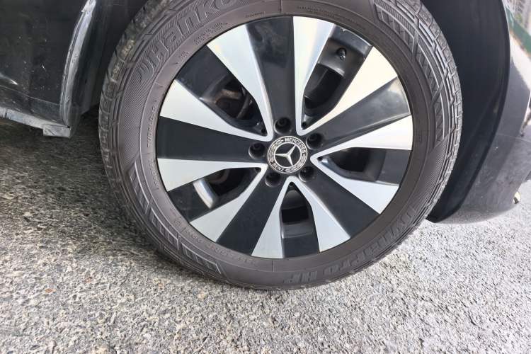 Used Mercedes-Benz Vito 2021 2.0T Elite Version 7 Seats Right Front Wheel Hub