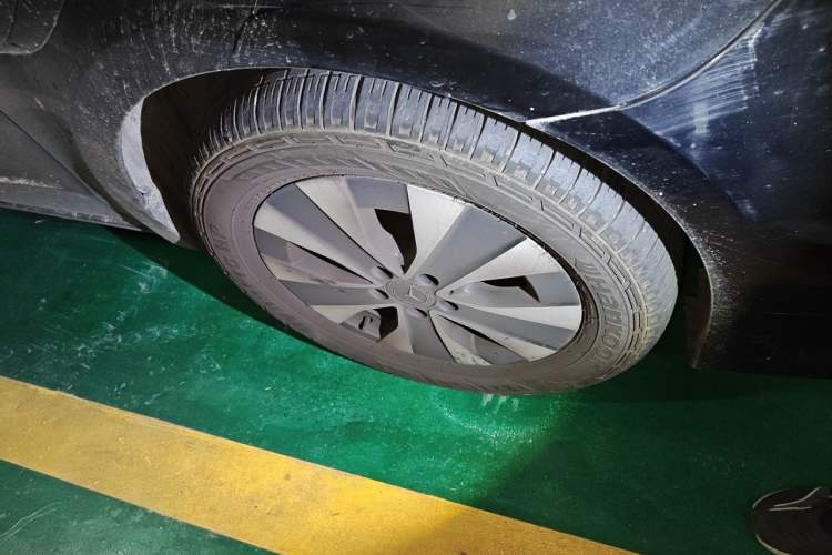 Used Mercedes-Benz Vito 2021 2.0T Business Version 7 Seats Right Front Wheel Hub