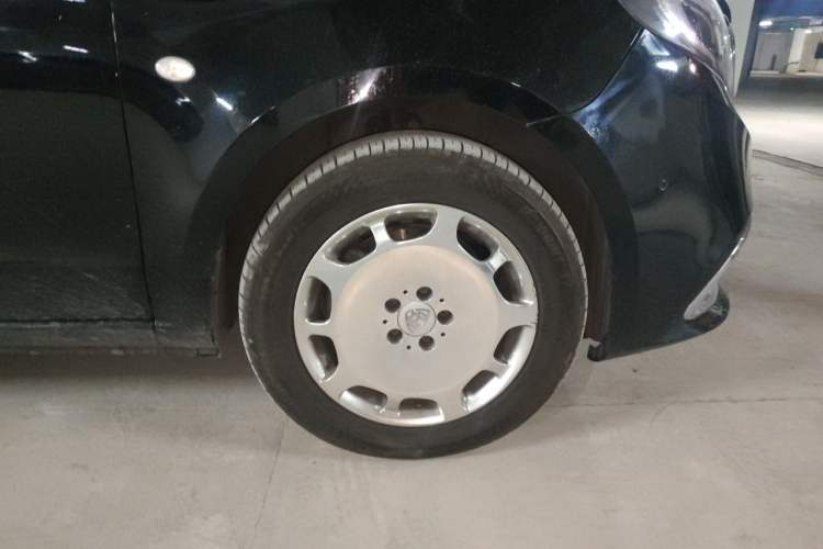 Used Mercedes-Benz Vito 2021 2.0T Business Version 7 Seats Right Front Wheel Hub