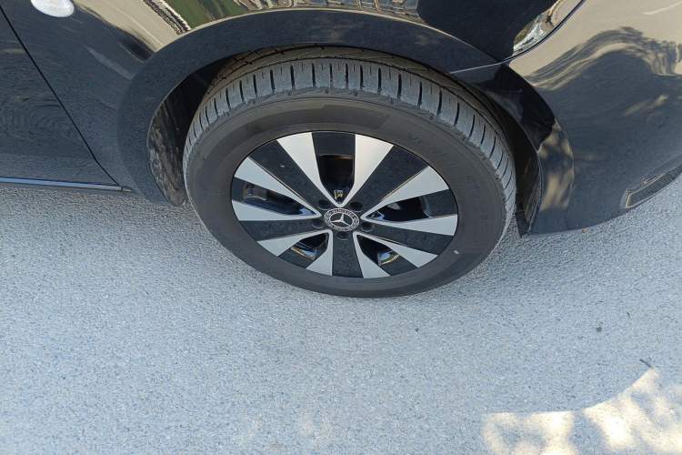 Used Mercedes-Benz Vito 2021 2.0T Elite Version 7 Seats Right Front Wheel Hub